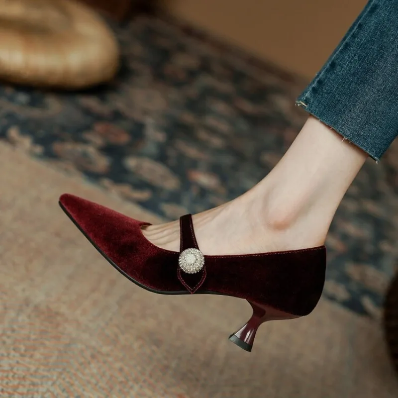 Czerwone szpilki Mary Jane z o – Boots recenzja i cena
