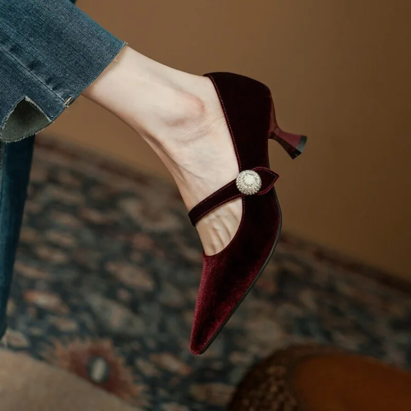 Czerwone szpilki Mary Jane z o – Boots recenzja i cena